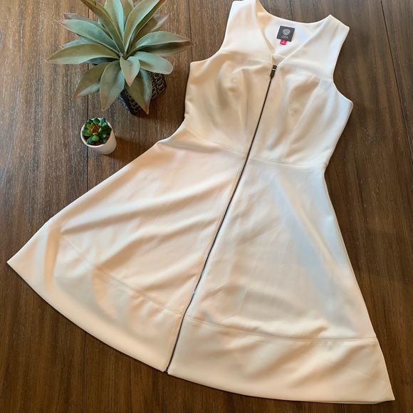 Vince Camuto Dresses & Skirts - Vince Camuto size 6 zipper white skater dress